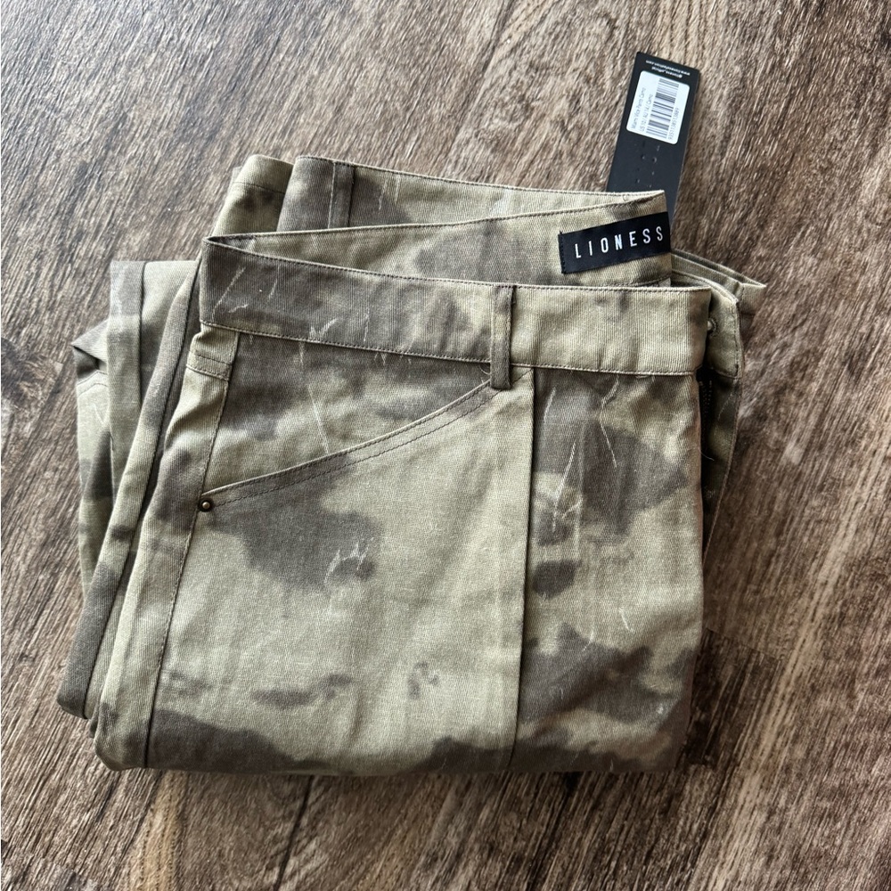 • lioness pants